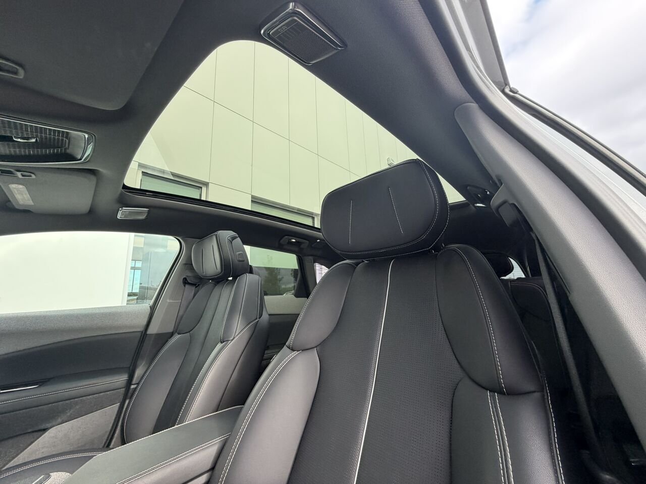 2025 Cadillac OPTIQ Sport AWD FINANCEMENT À PARTIR 3.99% Silver Laval - photo #30