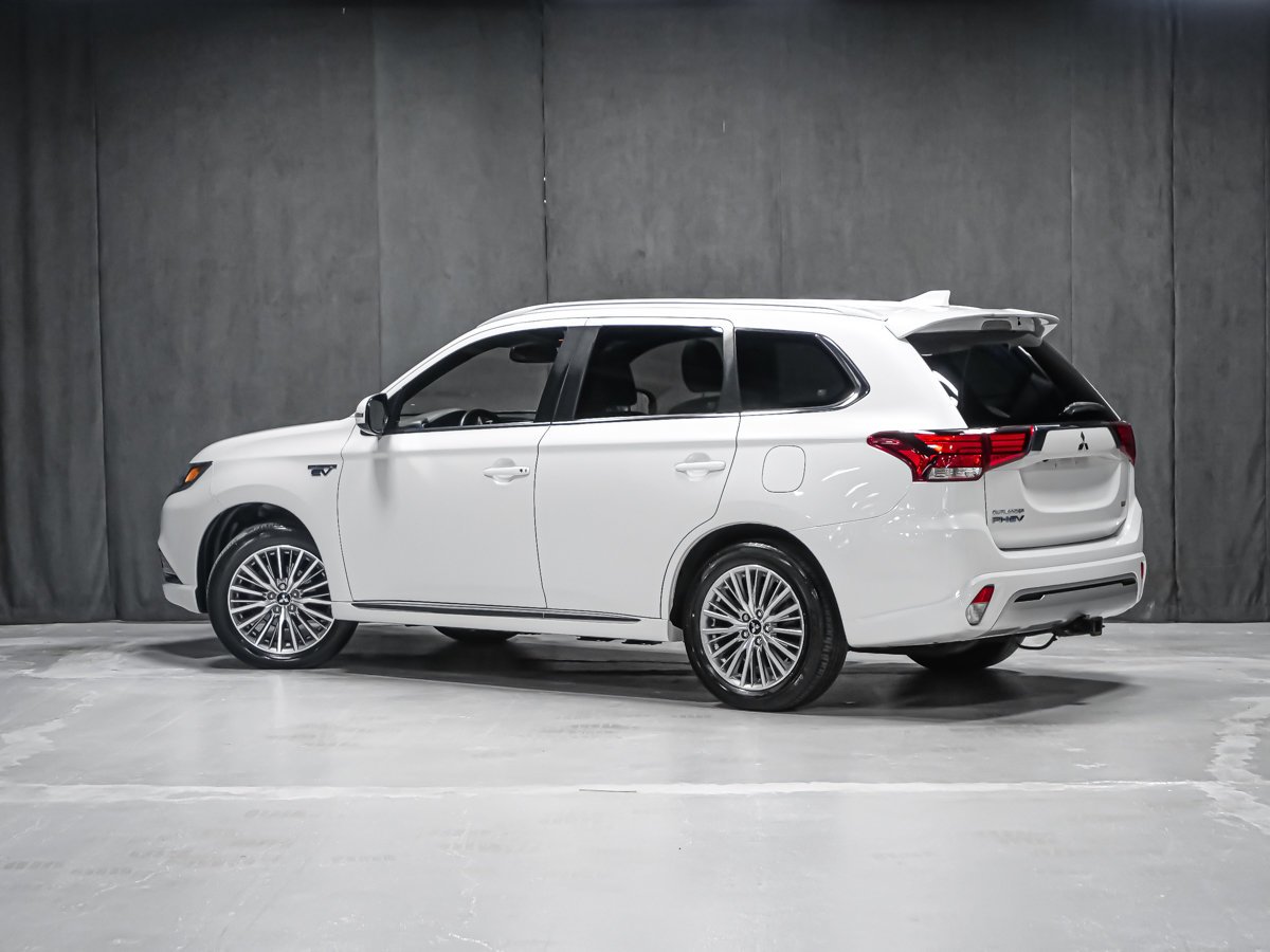 2021 Mitsubishi Outlander Plug-In Hybrid Red Montreal - photo #3