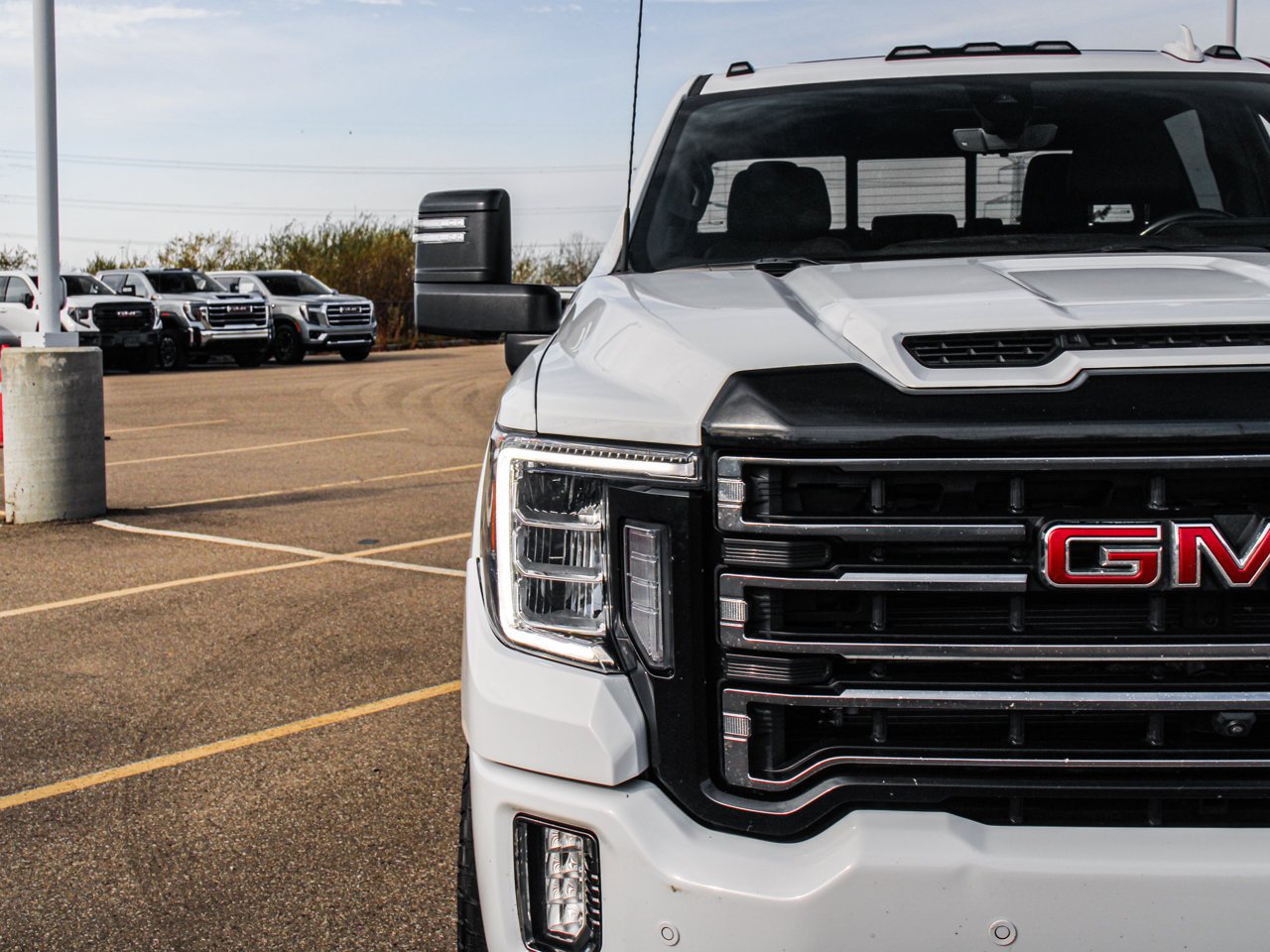 2022 GMC Sierra 3500HD 4WD Crew Cab 159 AT4 White Sherwood Park - photo #10