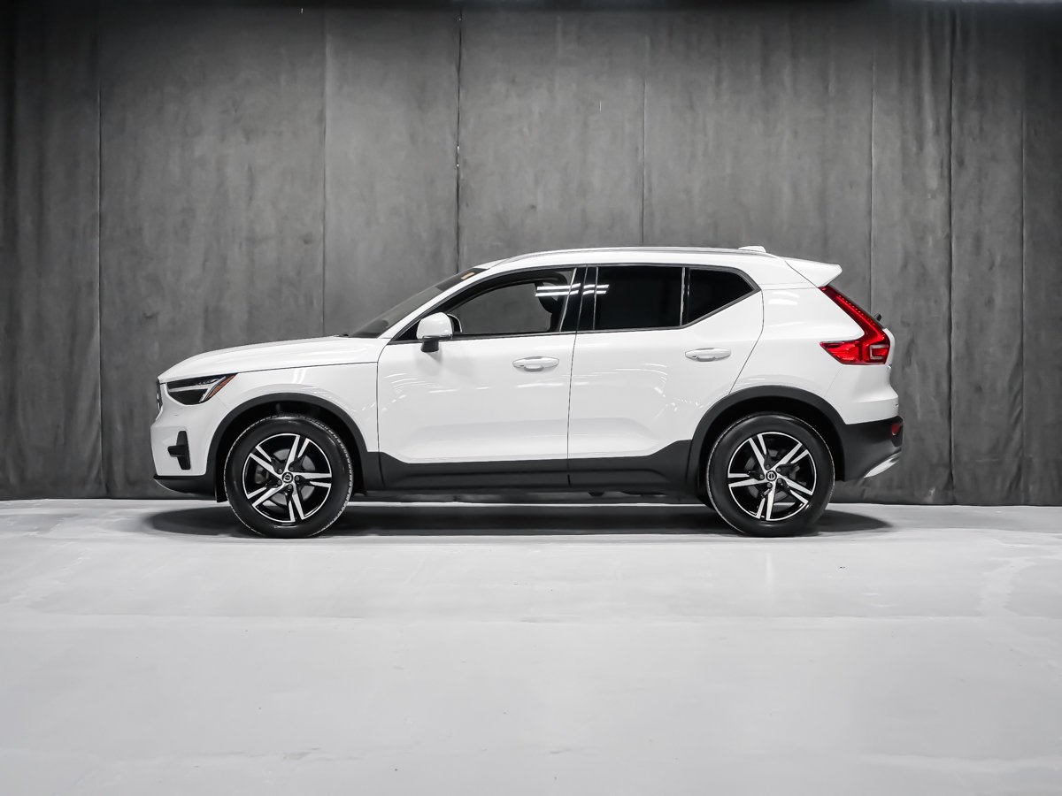 2023 Volvo XC40 B5 CORE CONVENIENCE CLIMATE White Montreal - photo #2