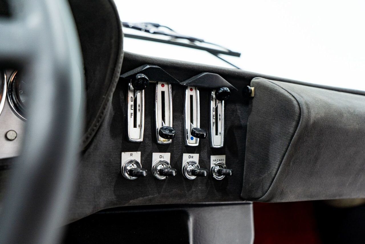 Ferrari 365 GTB4 Daytona 18,301 miles With Orig Books/Tools/ Carbs / Filter Box 1973 Rouge Montréal - photo #12