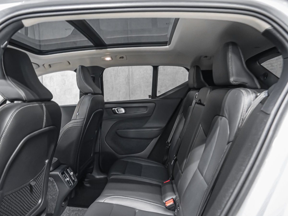 Volvo XC40 B5 ULTRA DARK 2026 Gris Montréal - photo #12