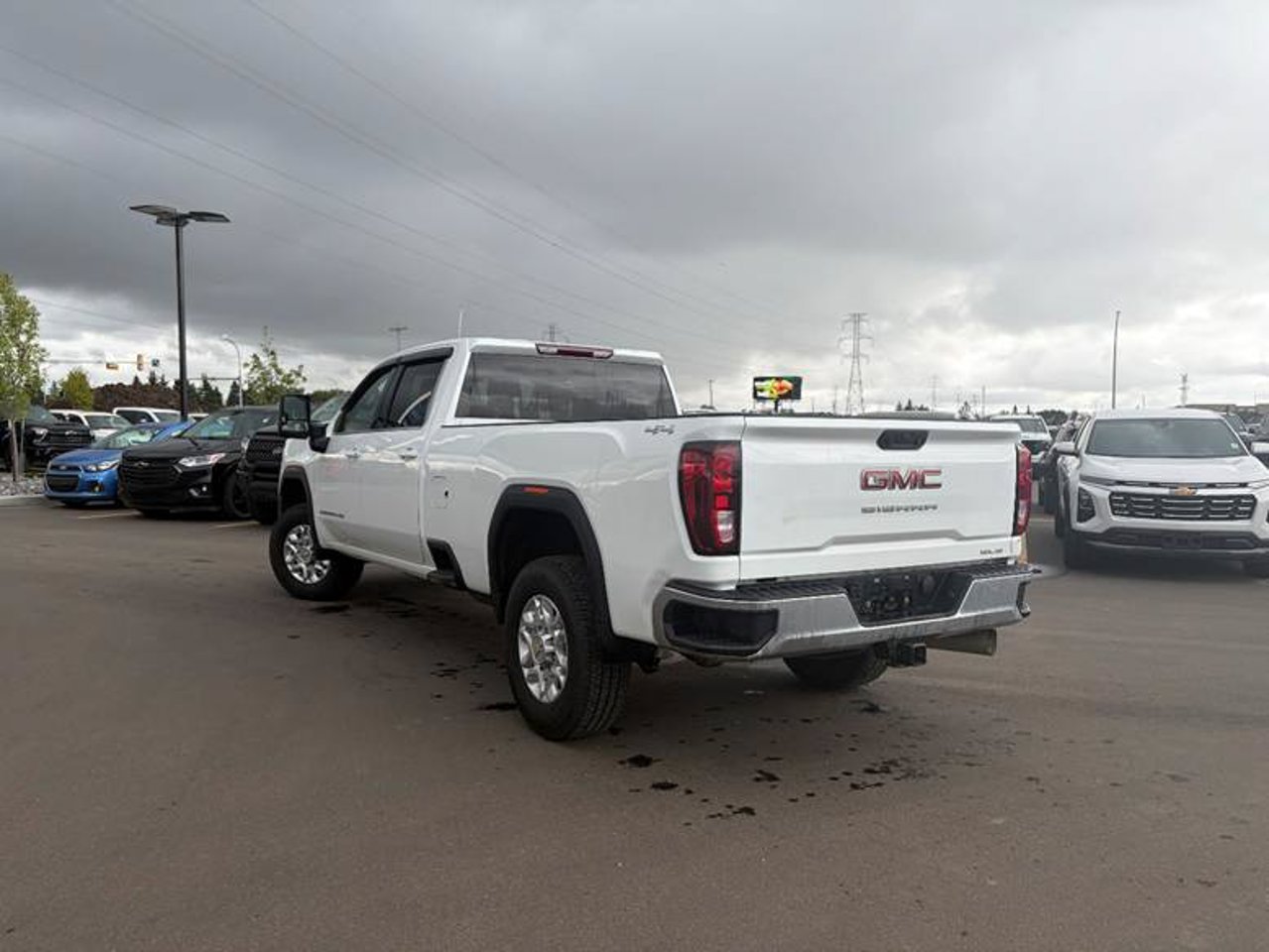 2024 GMC Sierra 3500HD 4WD Crew Cab 159 SLE White Sherwood Park - photo #3