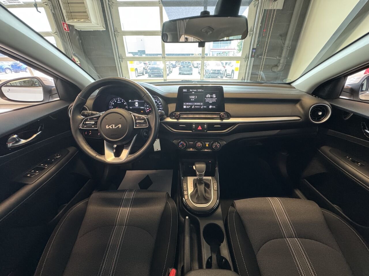 2024 Kia Forte White Saint-Eustache - photo #9