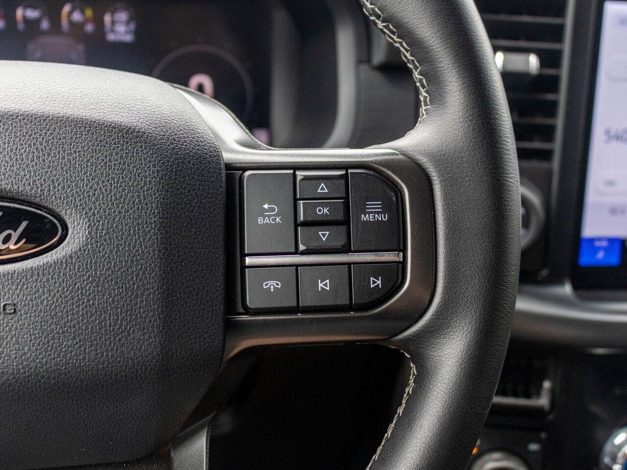 Ford F-150 XLT cabine SuperCrew 4RM caisse de 5,5 pi 2024 Gris Châteauguay - photo #12