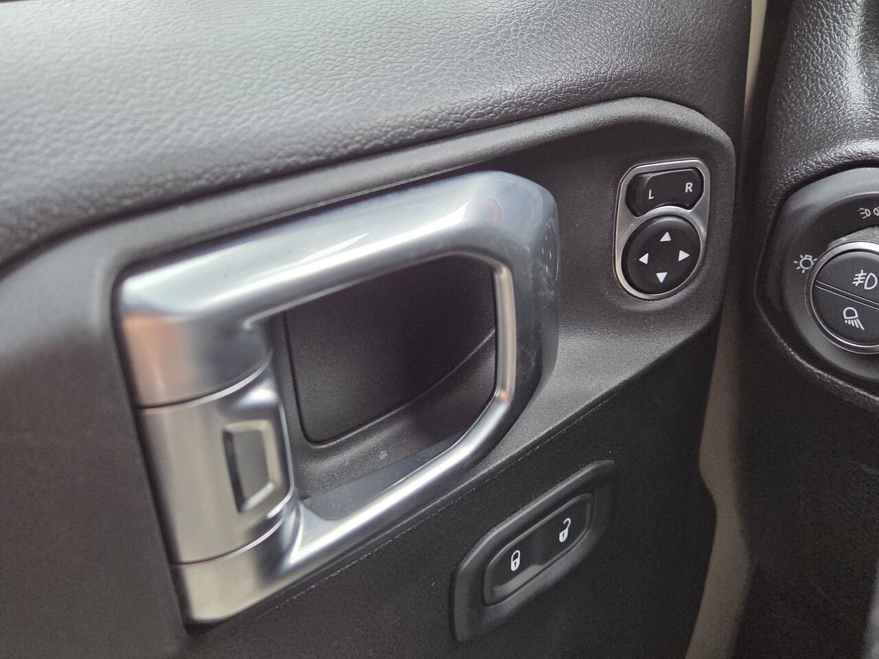 Jeep Gladiator Mojave 2022 Beige Granby - photo #20