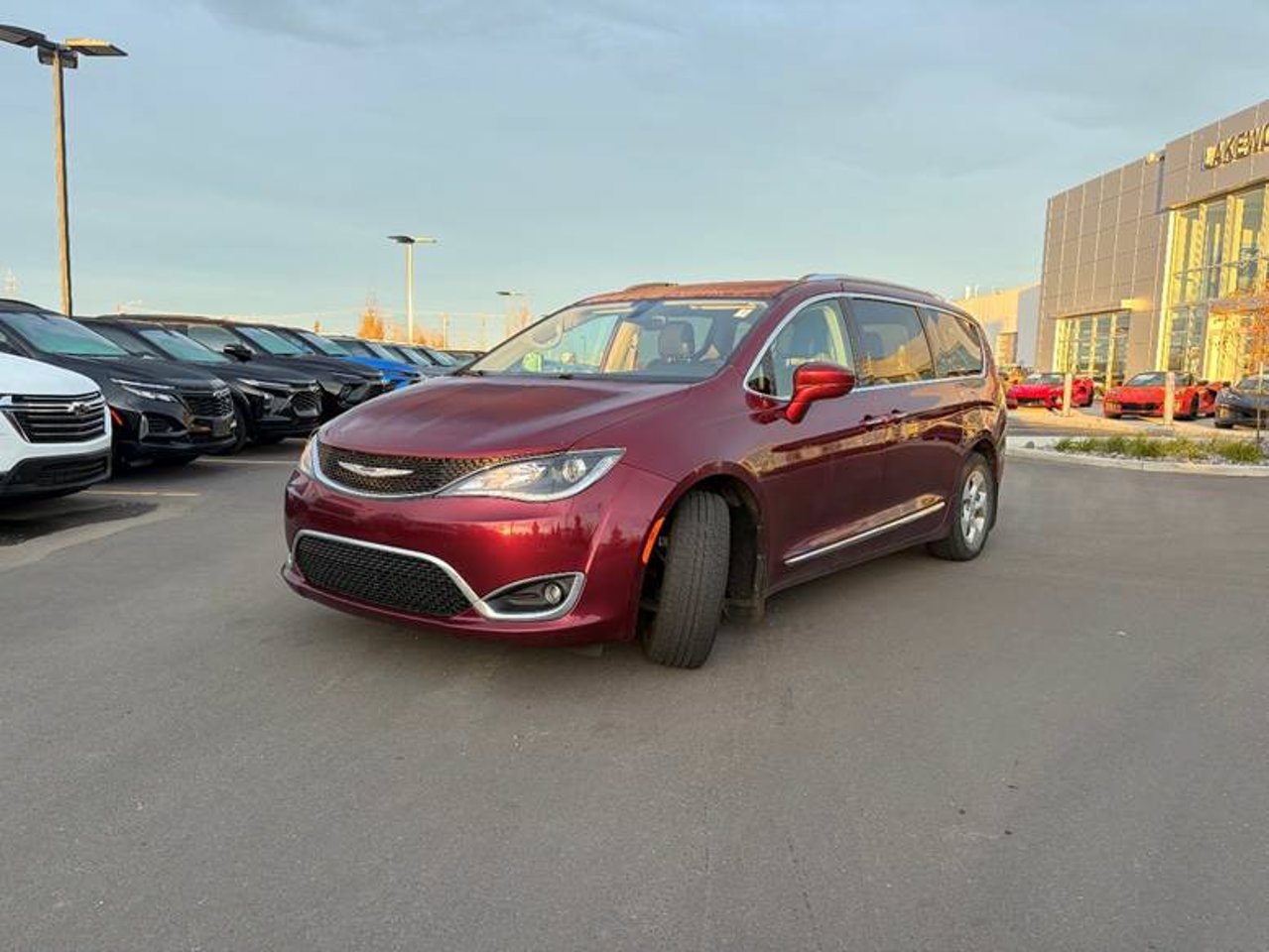 2017 Chrysler Pacifica 4dr Wgn Touring-L Plus Red Sherwood Park - photo #2