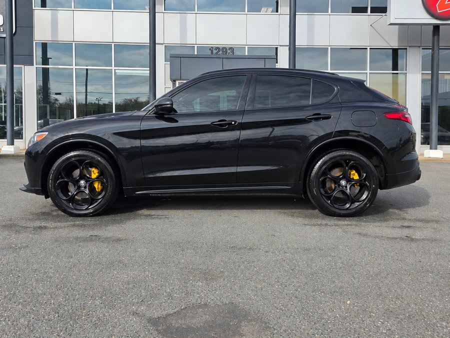Alfa Romeo Stelvio Ti berline sport 2021 Noir