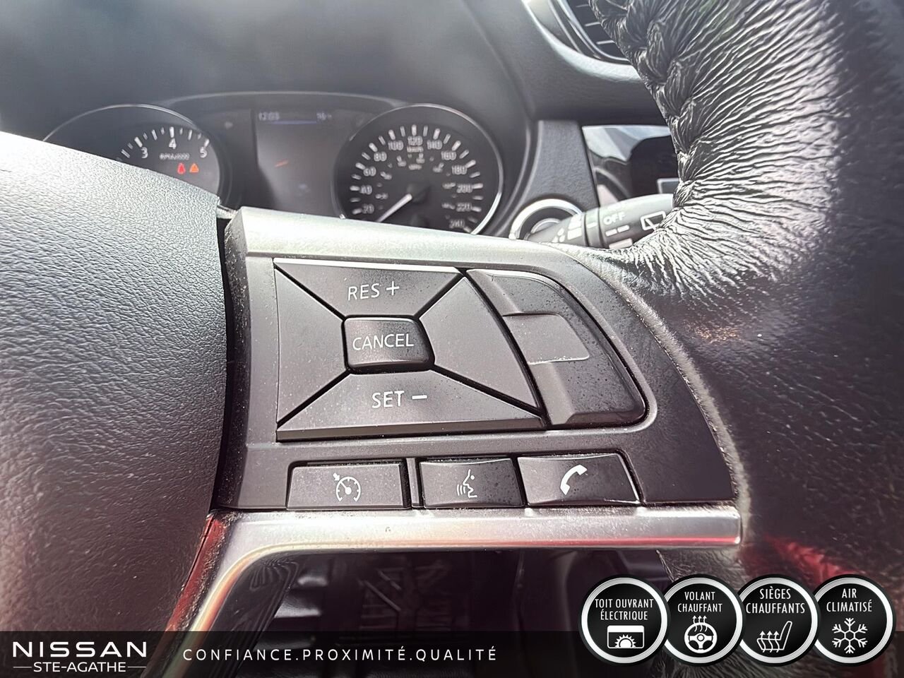 2019 Nissan Qashqai SV TI CVT Black Sainte-Agathe-des-Monts - photo #15