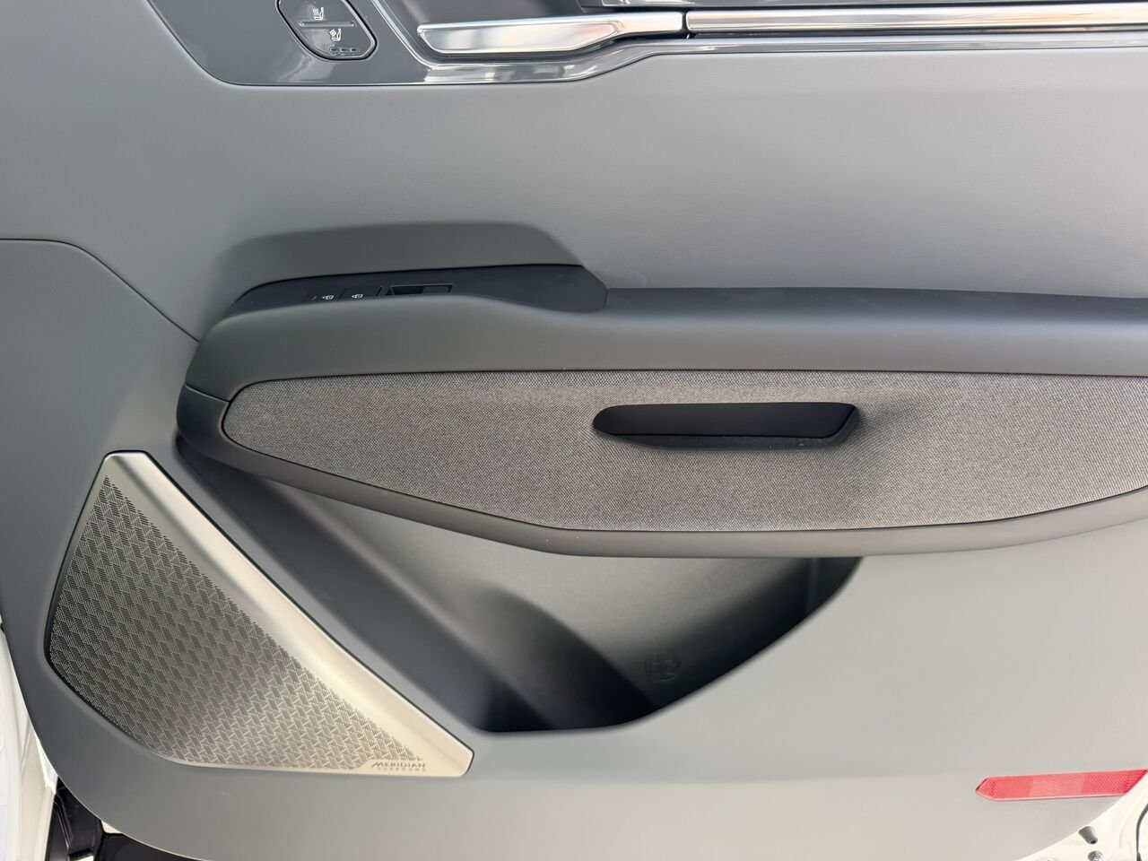 2025 Kia EV9 Land AWD White Laval - photo #10