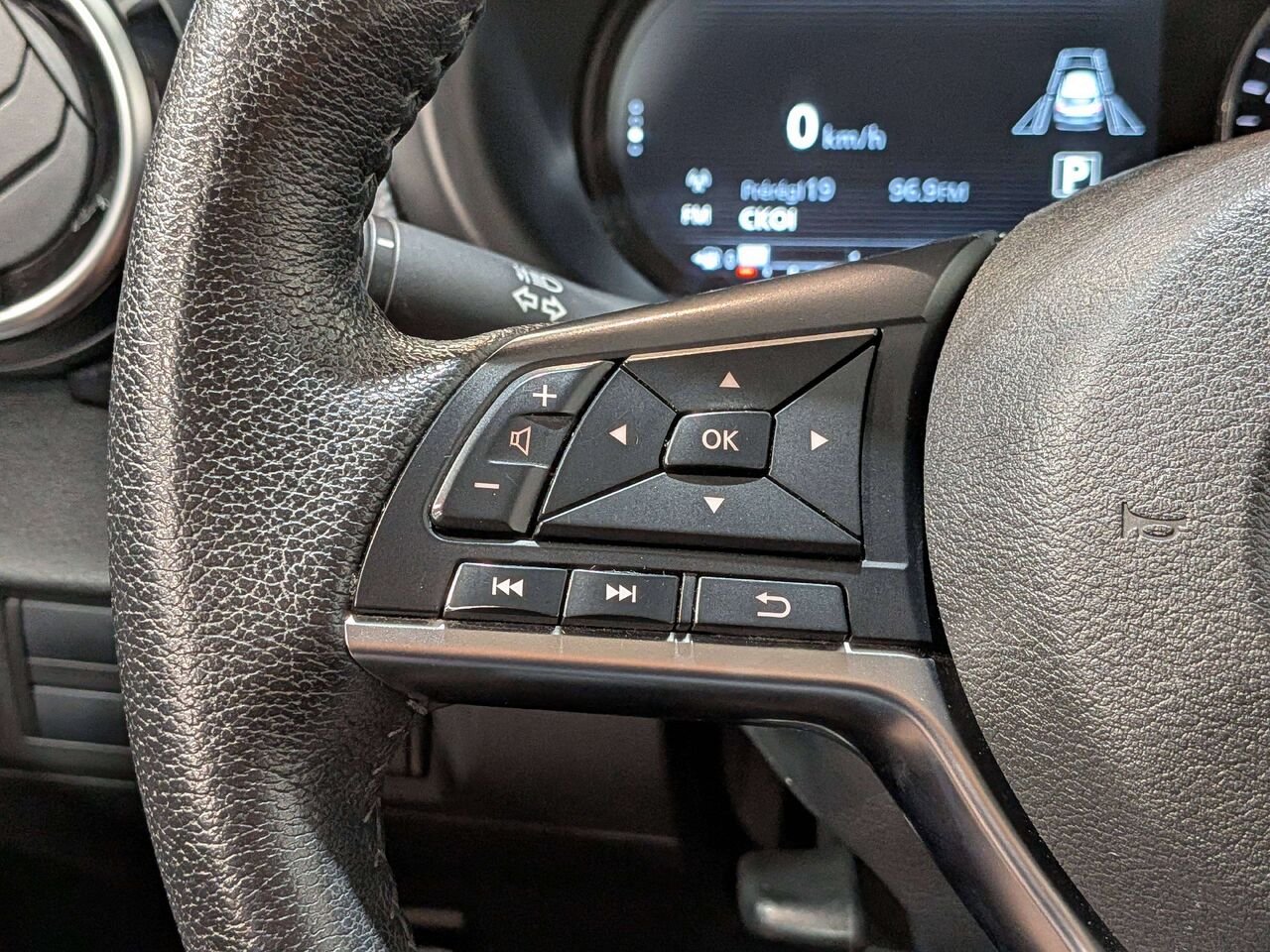 Nissan Kicks SV FWD 2024 Noir Val-David - photo #14