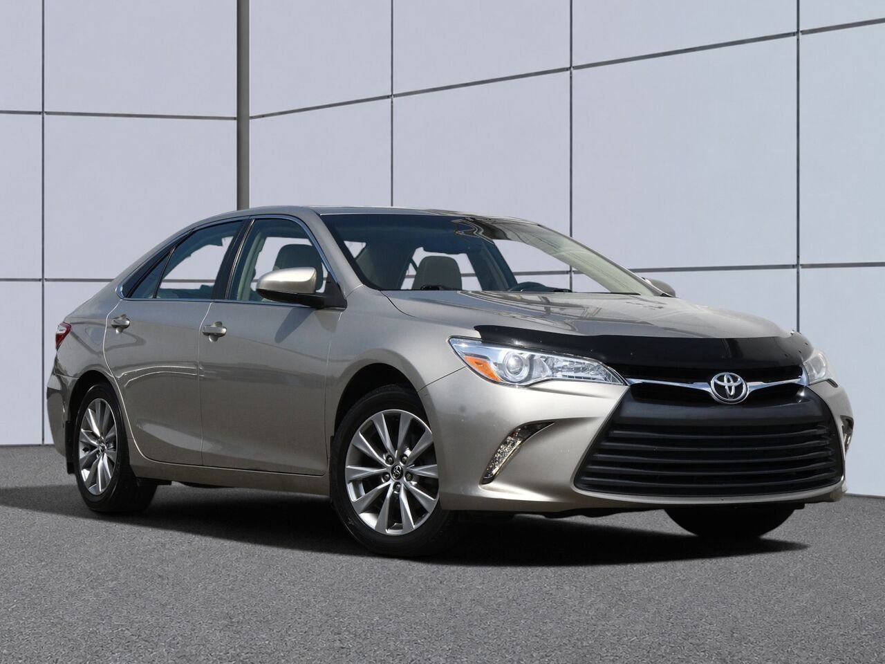 2017 Toyota Camry Berline, XLE Beige Saint-Hyacinthe - photo #0