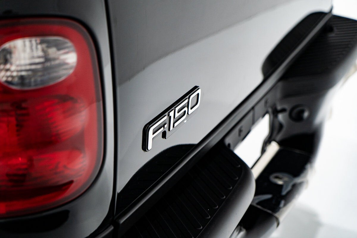 Ford F-150 Harley Davidson Edition In Delivery Packaging 2000 Noir Montréal - photo #5