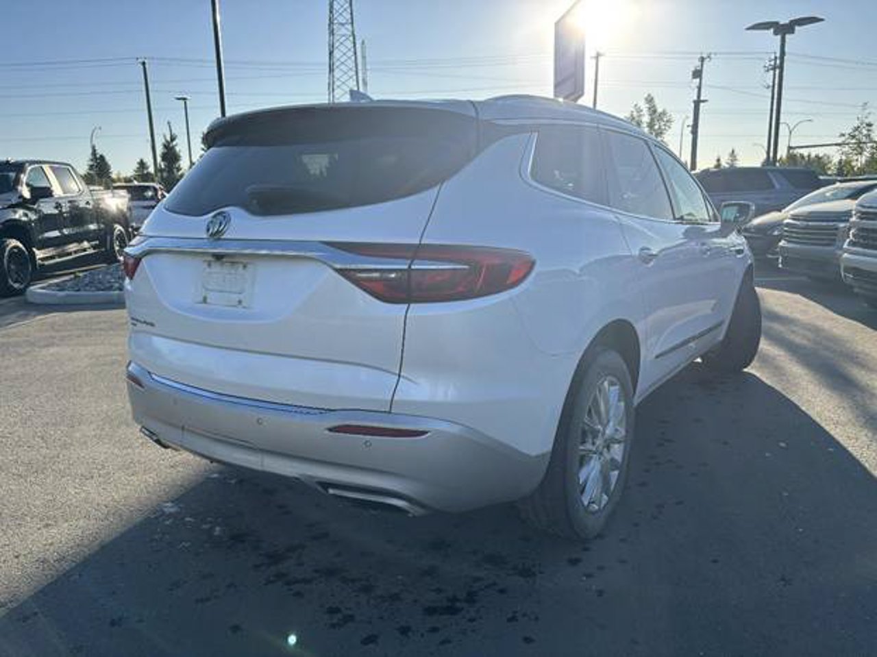 2020 Buick Enclave AWD 4dr Essence White Sherwood Park - photo #4