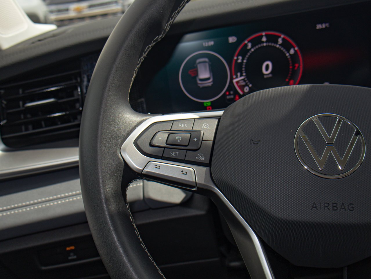 2026 Volkswagen Tiguan Comfortline 4MOTION Black Sherwood Park - photo #21