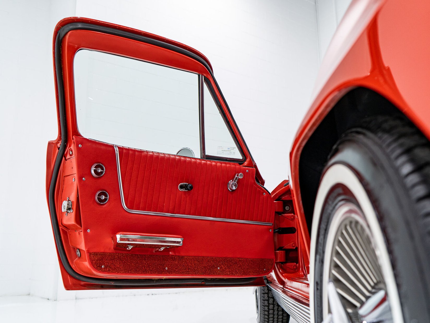 Chevrolet Corvette Split window matching# 327 Factory A/C | PRICE IN USD 1963 Rouge Montréal - photo #74