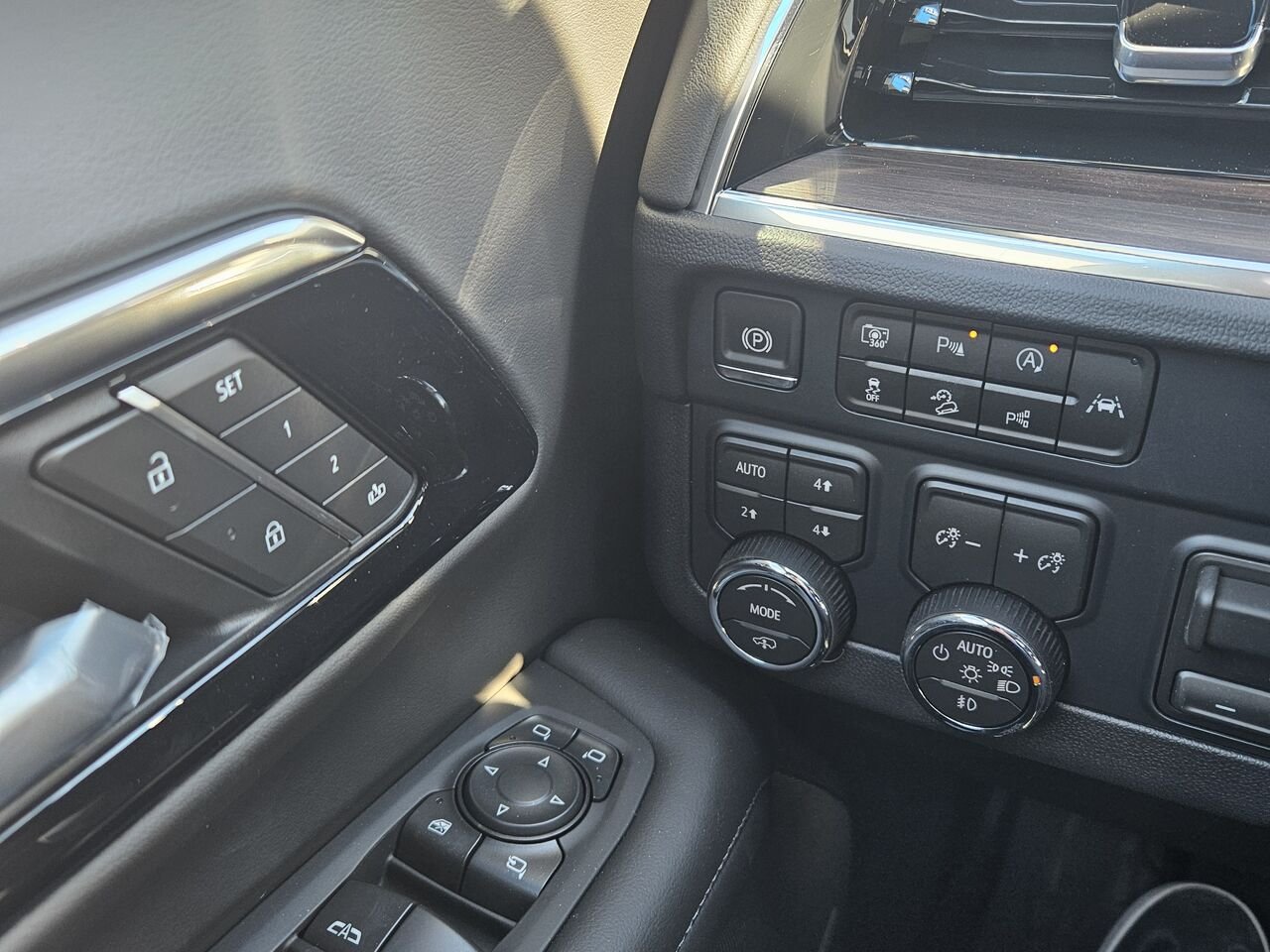 2027 Chevrolet Tahoe Z71 4 portes 4RM Radiant Red Tintcoat Thetford Mines - photo #10
