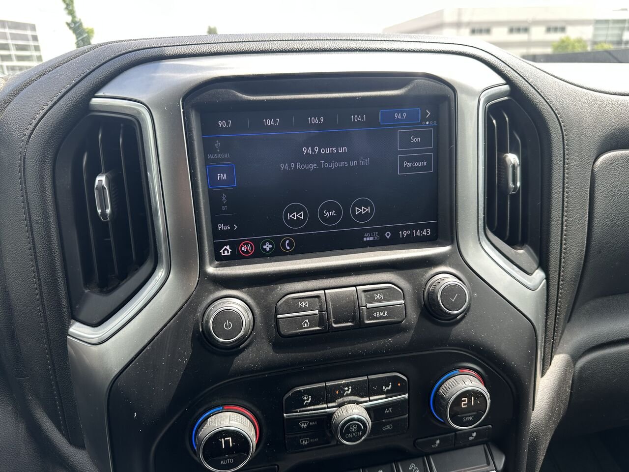 CHEVROLET SILVERADO K1500 RST RST cabine multiplace 4RM 157 po 2019 Bleu Gatineau - photo #7