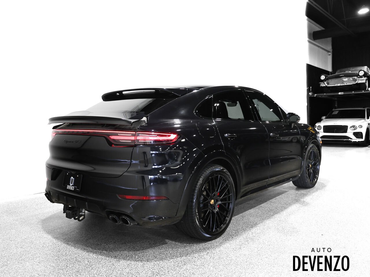 2022 Porsche Cayenne Black Saint-Eustache - photo #2