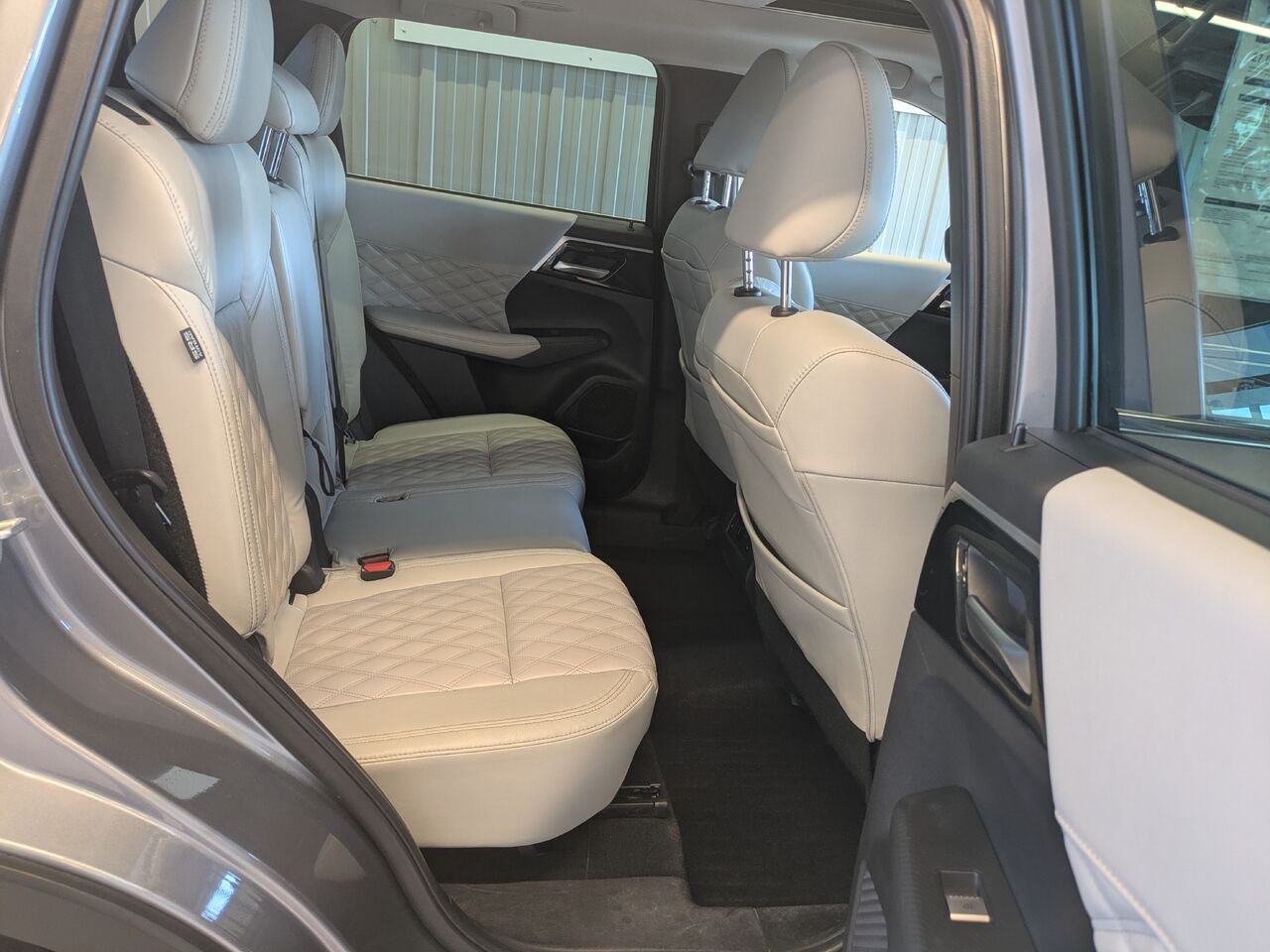 2023 Mitsubishi Outlander Grey Gatineau - photo #18
