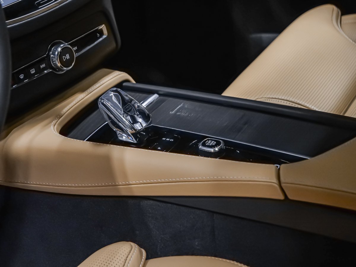 Volvo XC90 Plug-In Hybrid T8 ULTRA BRIGHT BOWERS WILKINS POLESTAR 7 PLACES 2025 Gris Montréal - photo #6
