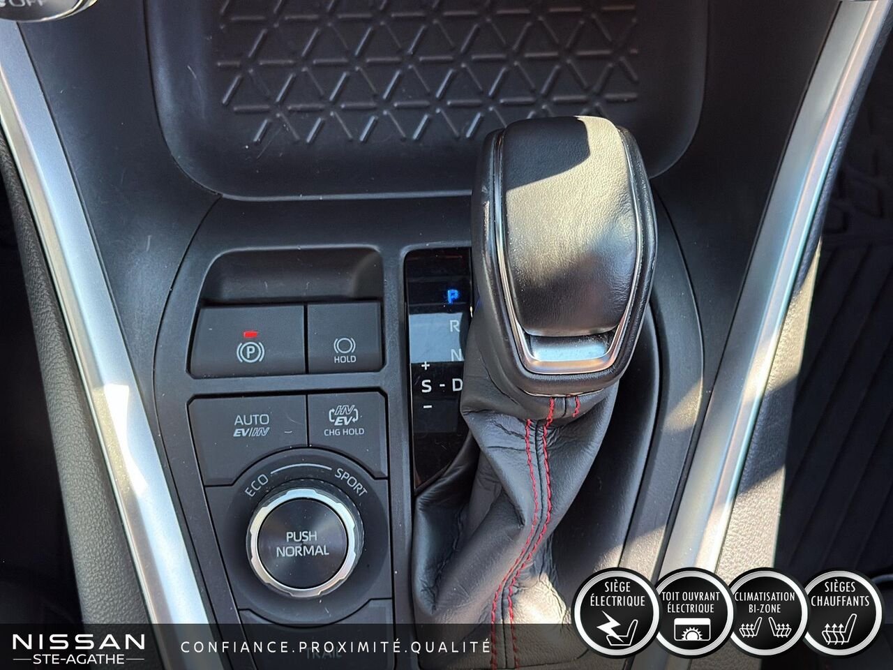 Toyota RAV4 hybride rechargeable 2025 Blanc Saint-Jérôme - photo #24