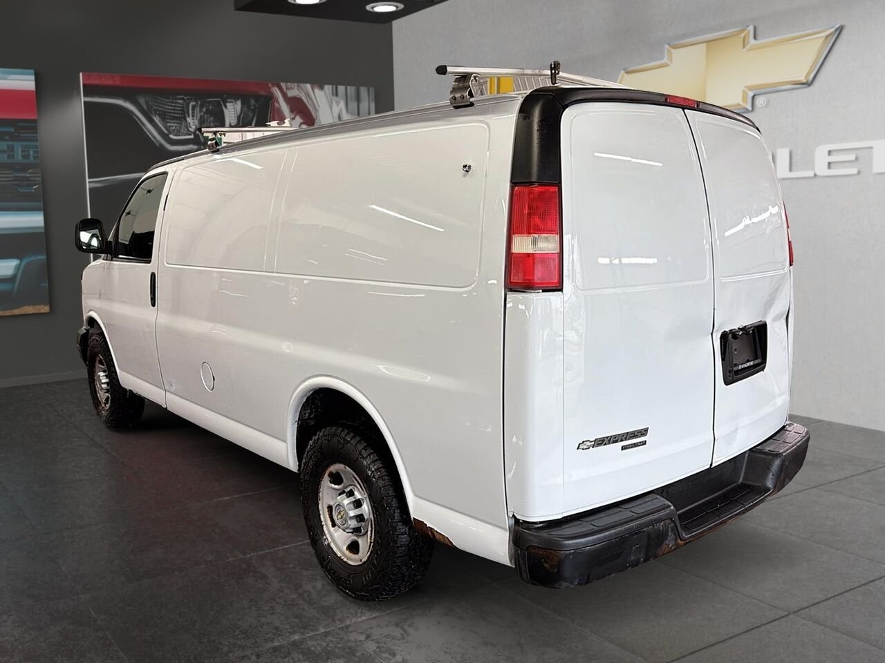 CHEVROLET EXPRESS 2500 LS 2013 Blanc Saint-Hyacinthe - photo #3