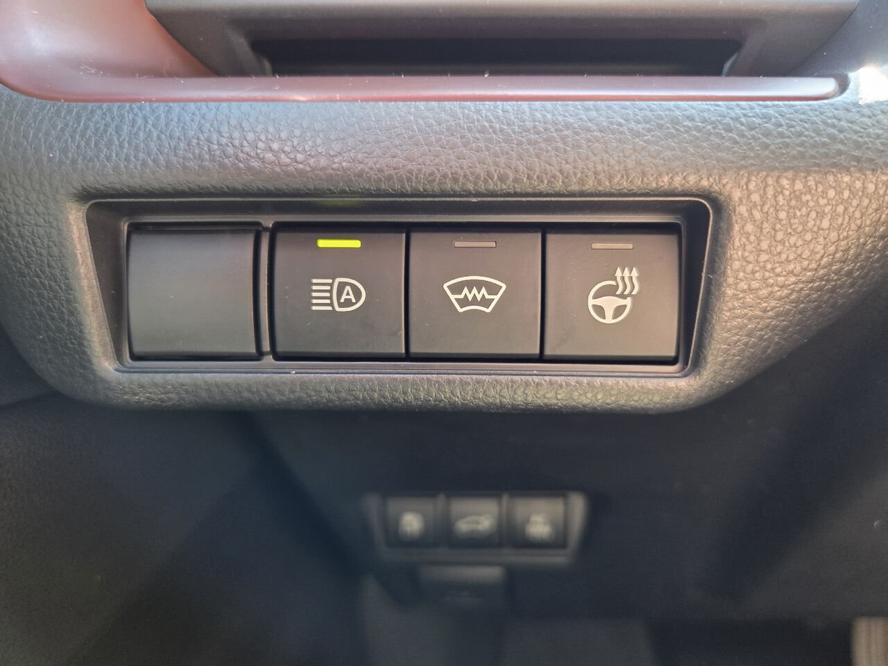 2024 Toyota PRIUS PRIME Red Mont-Laurier - photo #19