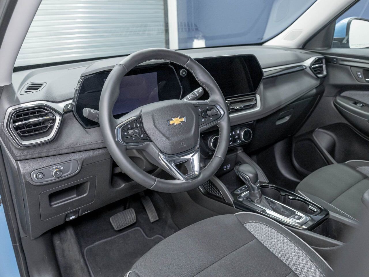 2026 Chevrolet Trailblazer LT AWD *SIÈGES / VOLANT CHAUF* CARPLAY *BAS KM* Marina Blue Saint-Jérôme - photo #1