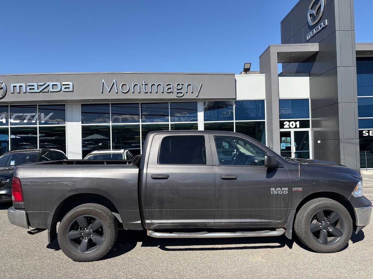Ram 1500 Cabine multiplaces 4RM, 140,5 po ST 2017 Gris Montmagny - photo #3