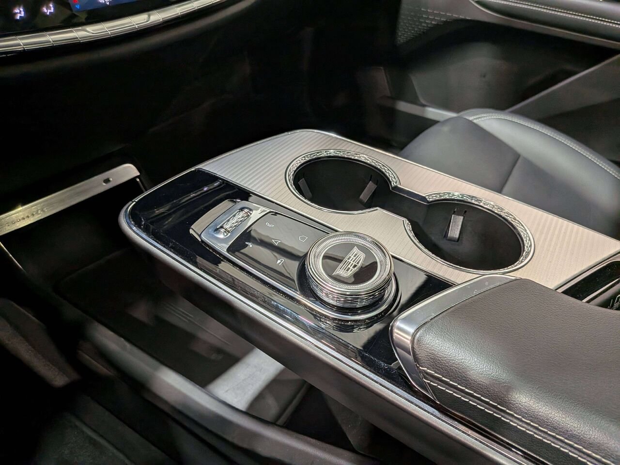 Cadillac LYRIQ 4dr Tech w/1SA 2024 Gris Val-David - photo #29