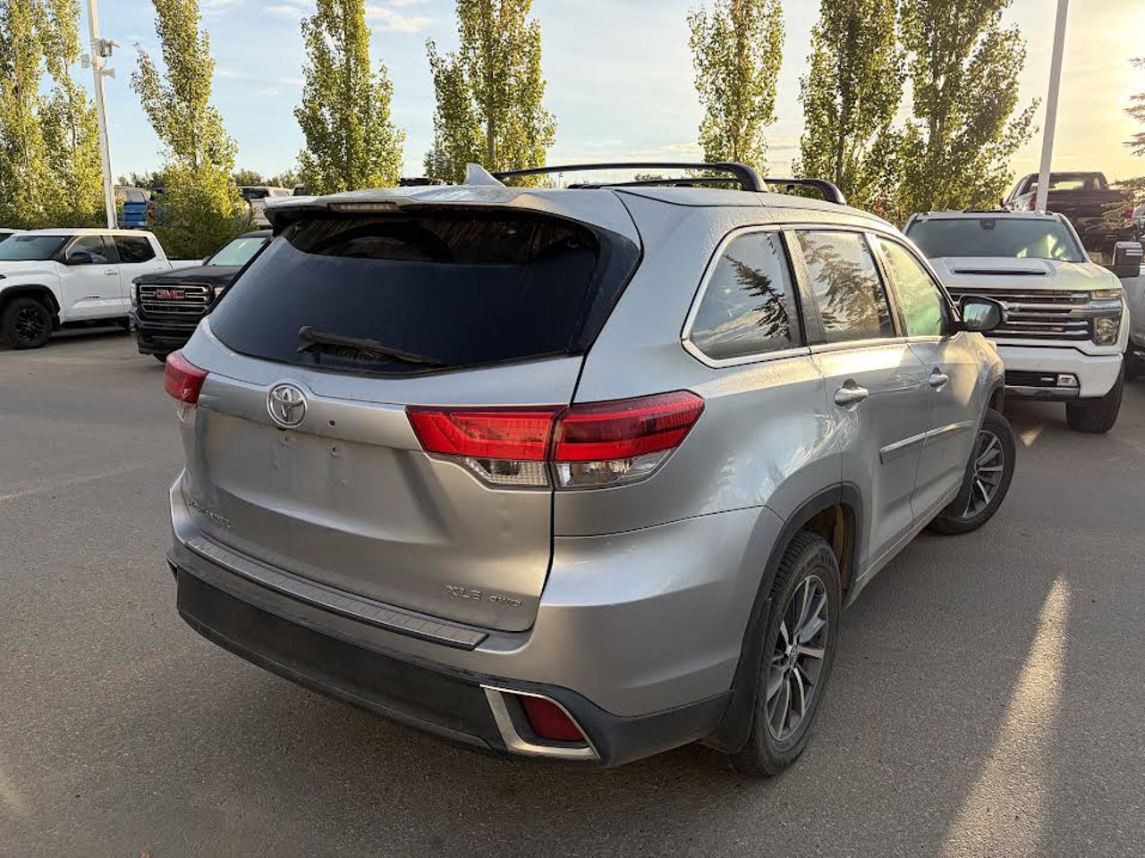 2017 Toyota Highlander AWD 4dr XLE Grey Sherwood Park - photo #4