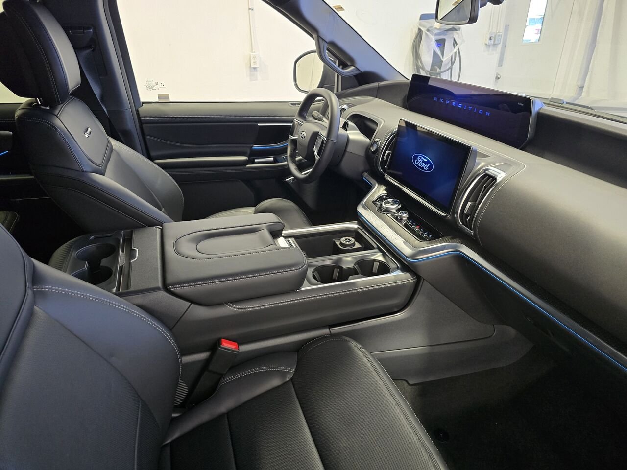 2027 Ford EXPEDITION Grey Saint-Eustache - photo #8