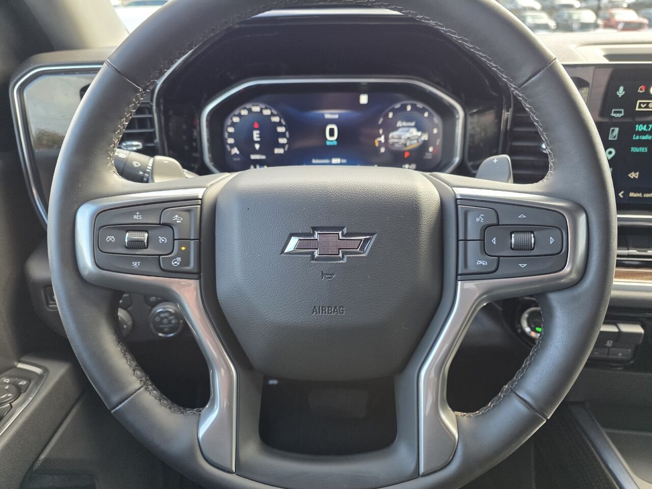 CHEVROLET Silverado 1500 K1500 SILVERADO CREW CAB RST STD/BOX (1SP) 2026 BLANC SOMMET Mont-Laurier - photo #8