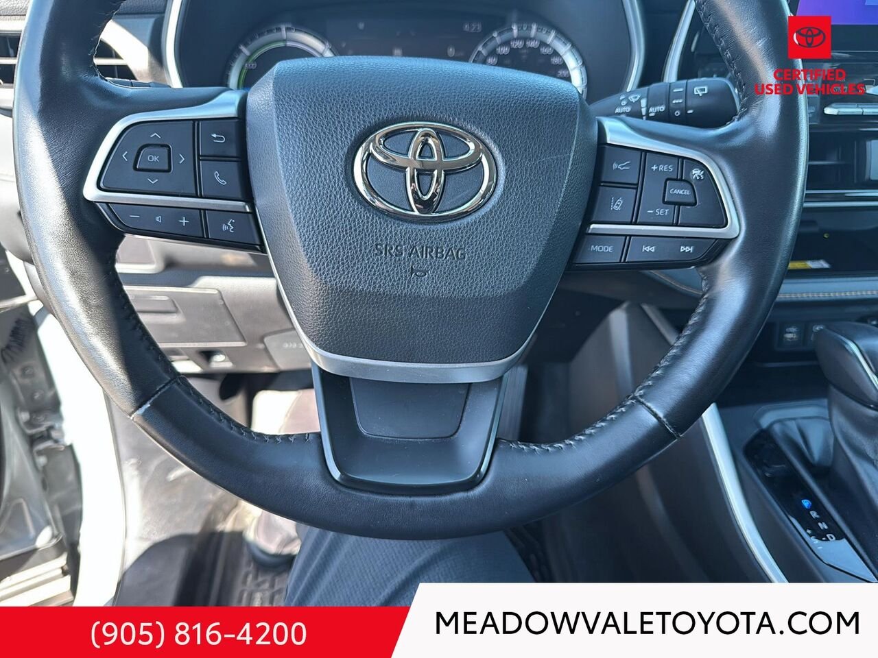 2023 Toyota HIGHLANDER New tires, Satin Bronze 18" Wheels, Running Boards, 2nd Row Captain Chairs Cement Mississauga - photo #13