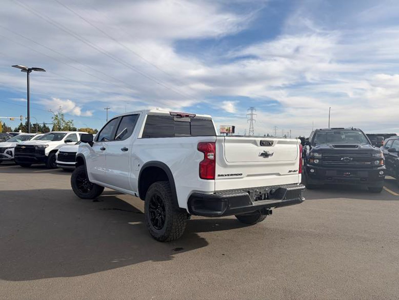 2023 Chevrolet Silverado 1500 4WD Crew Cab 147 ZR2 White Sherwood Park - photo #3