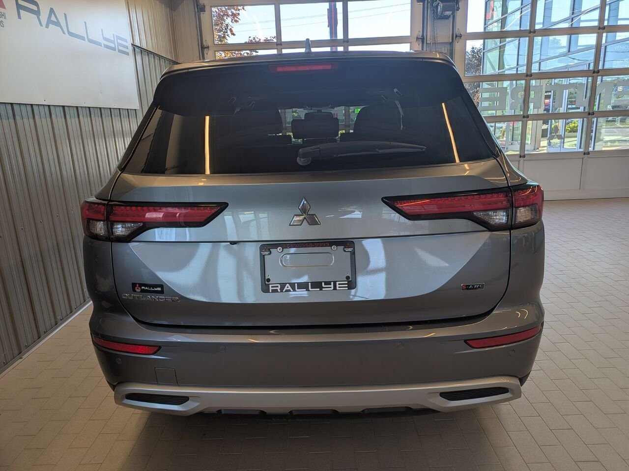 2023 Mitsubishi Outlander Grey Gatineau - photo #2