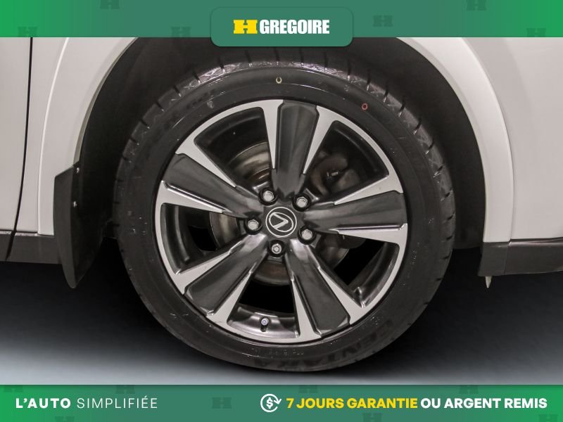 2024 Lexus UX White Saint-Eustache - photo #37