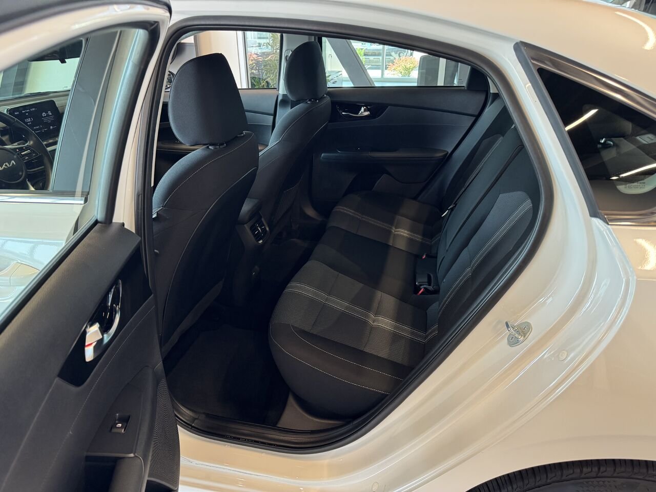 2024 Kia Forte White Saint-Eustache - photo #8