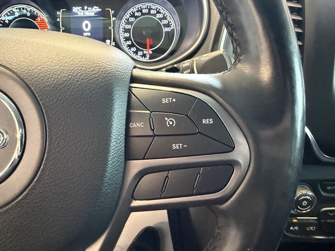 2020 Jeep Cherokee White Saint-Eustache - photo #15