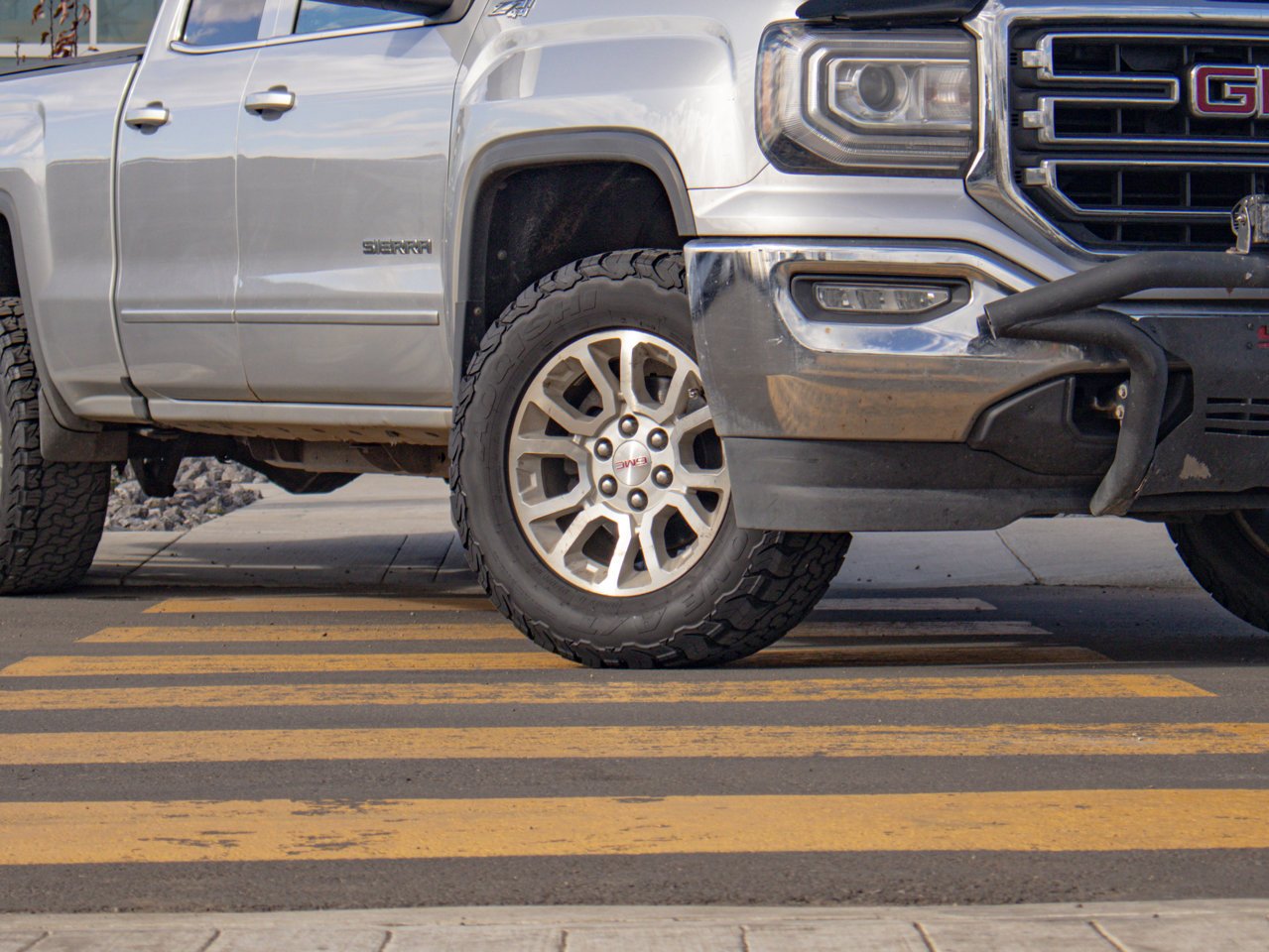 2018 GMC Sierra 1500 4WD Double Cab 143.5 SLE Grey Sherwood Park - photo #5