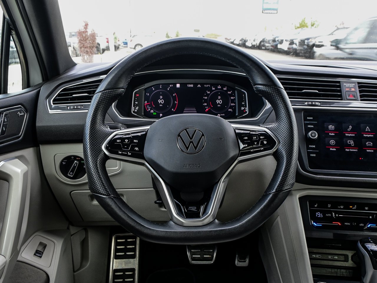 2024 Volkswagen Tiguan Highline R-Line 4MOTION White Sherwood Park - photo #22