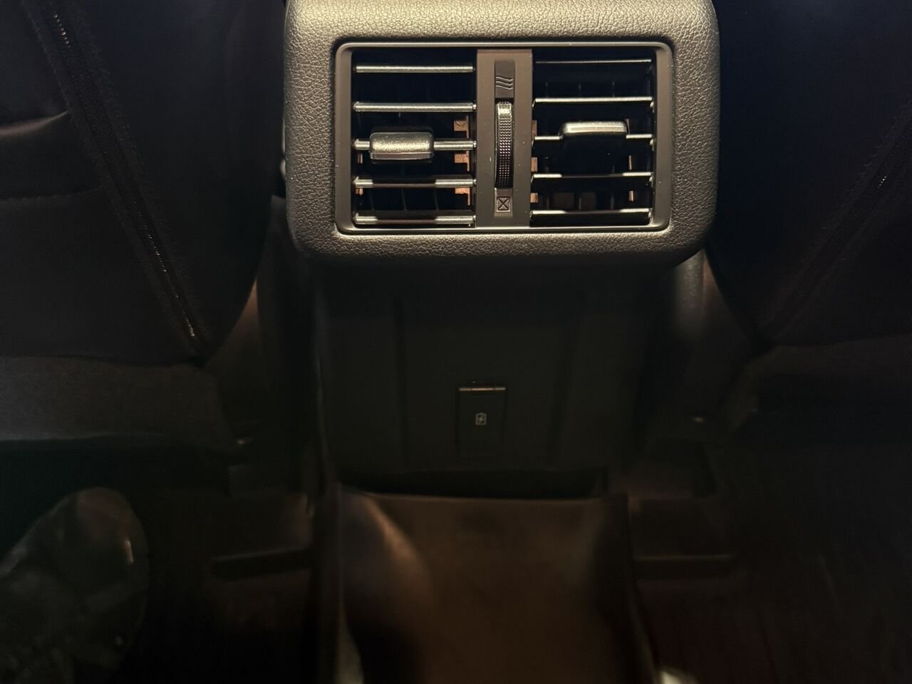 2020 Mitsubishi Outlander Red Rouyn-Noranda - photo #15