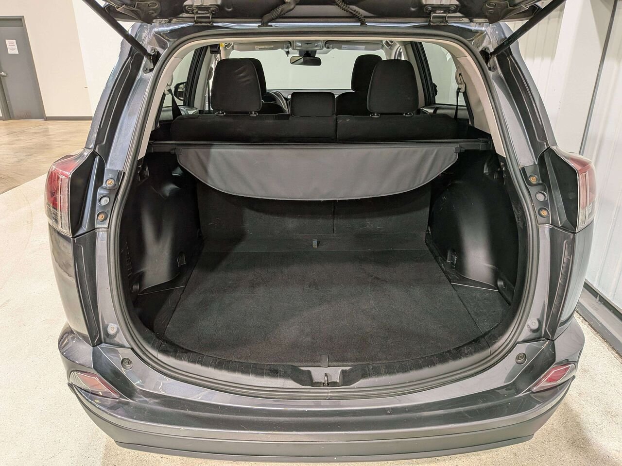 2018 Toyota RAV4 FWD LE Grey Val-David - photo #8