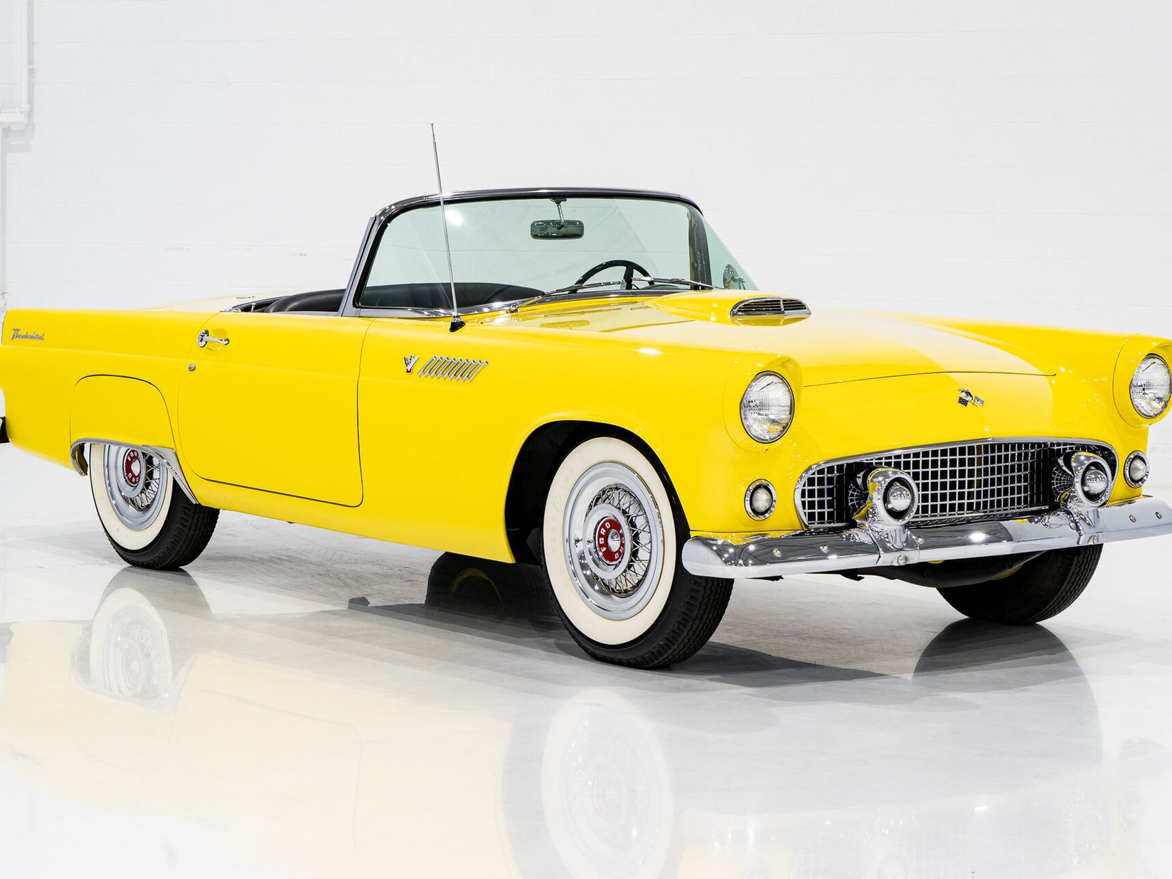 Ford Thunderbird **PRICE IN USD** Fully restored 1955 Montréal - photo #22