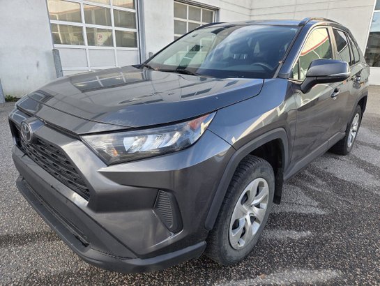 Toyota RAV4 LE LE 2021 Gris