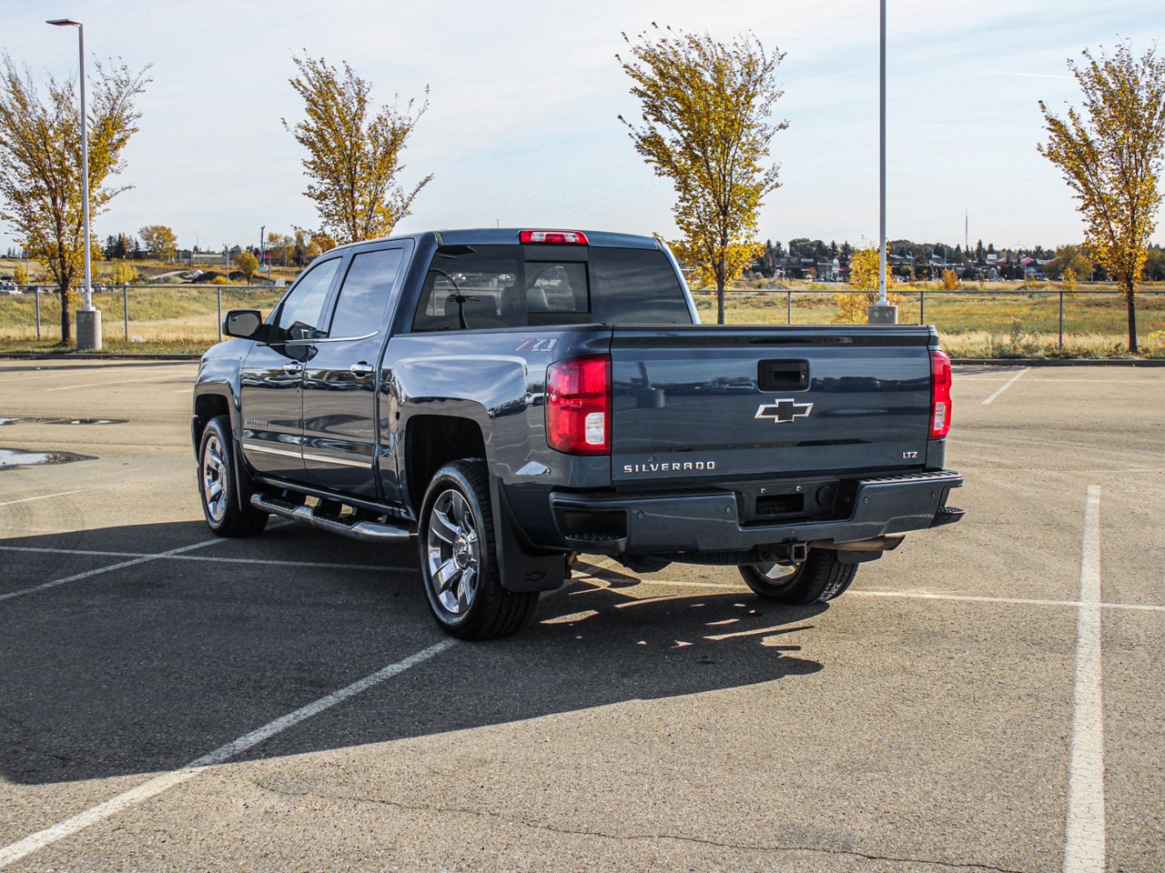 2018 Chevrolet Silverado 1500 4WD Crew Cab 143.5 LTZ w/2LZ Blue Sherwood Park - photo #5