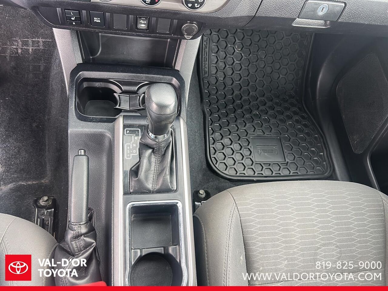 Toyota Tacoma SR5 Double Cab V6 4RM BA 2017 Gris magnétique métallisé Val-d'Or - photo #11
