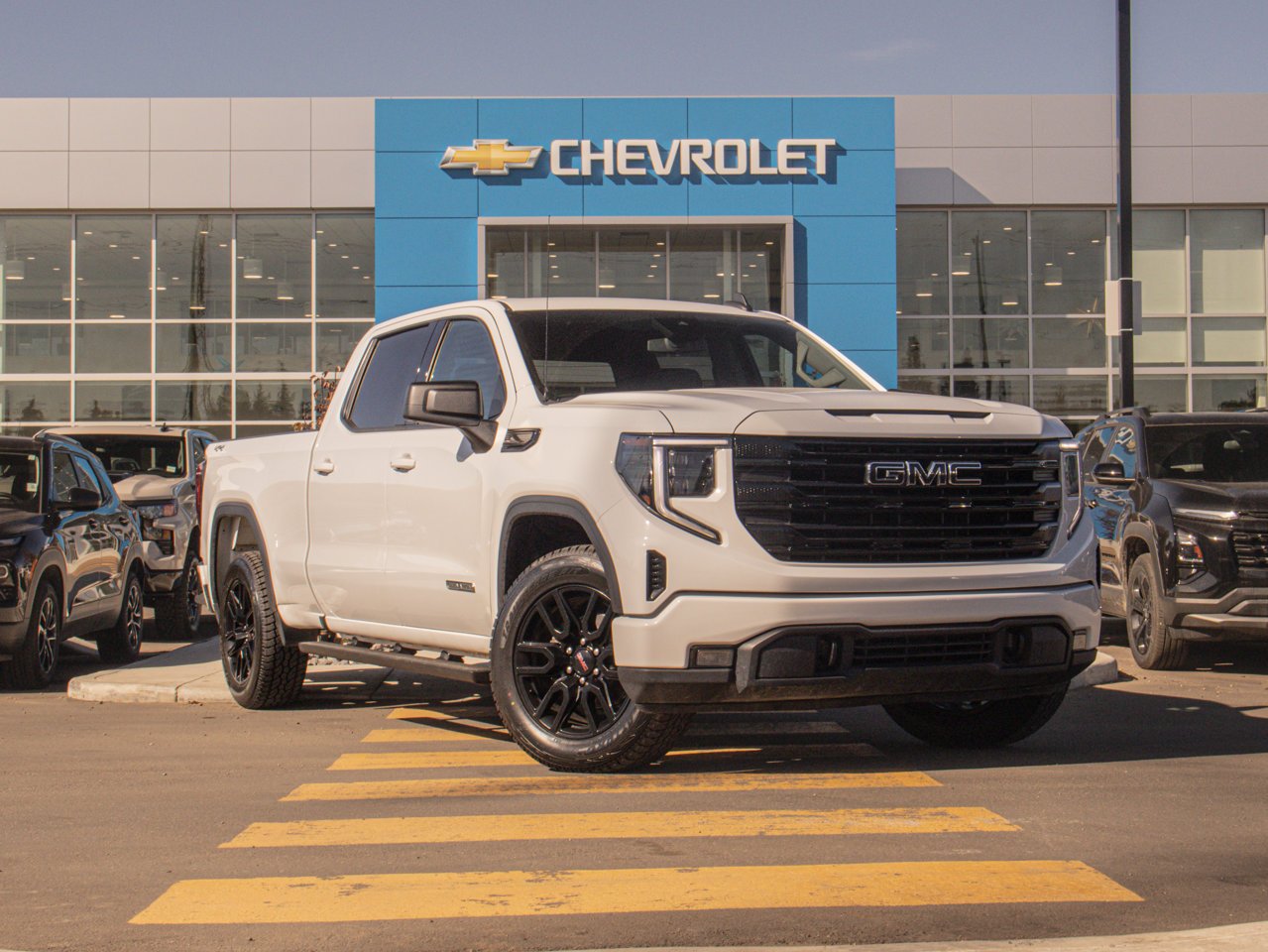 2024 GMC Sierra 1500 4WD Crew Cab 147 Elevation White Sherwood Park - photo #1
