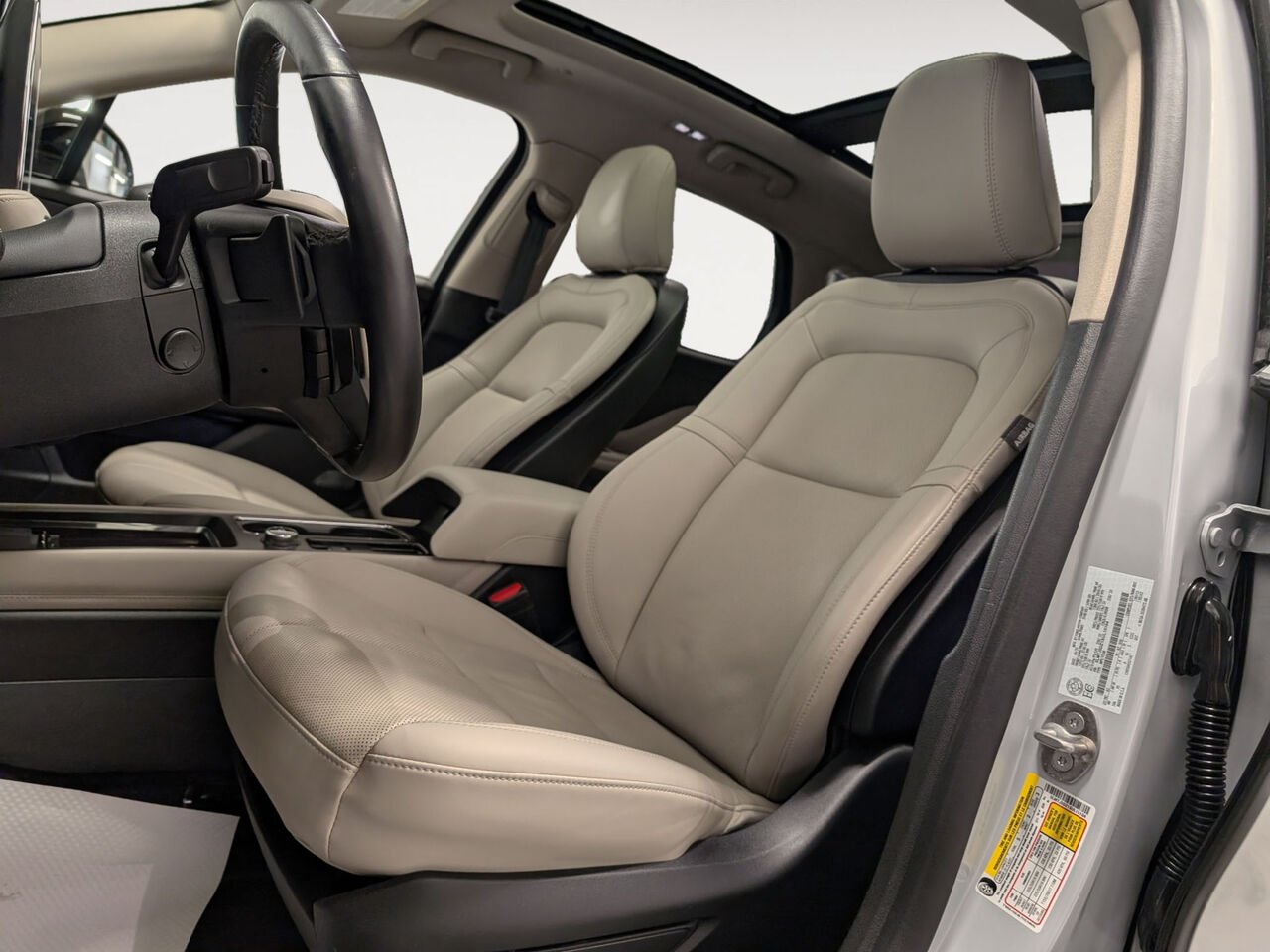 2025 Lincoln CORSAIR Grand Touring Hybrid AWD White Sherbrooke - photo #6